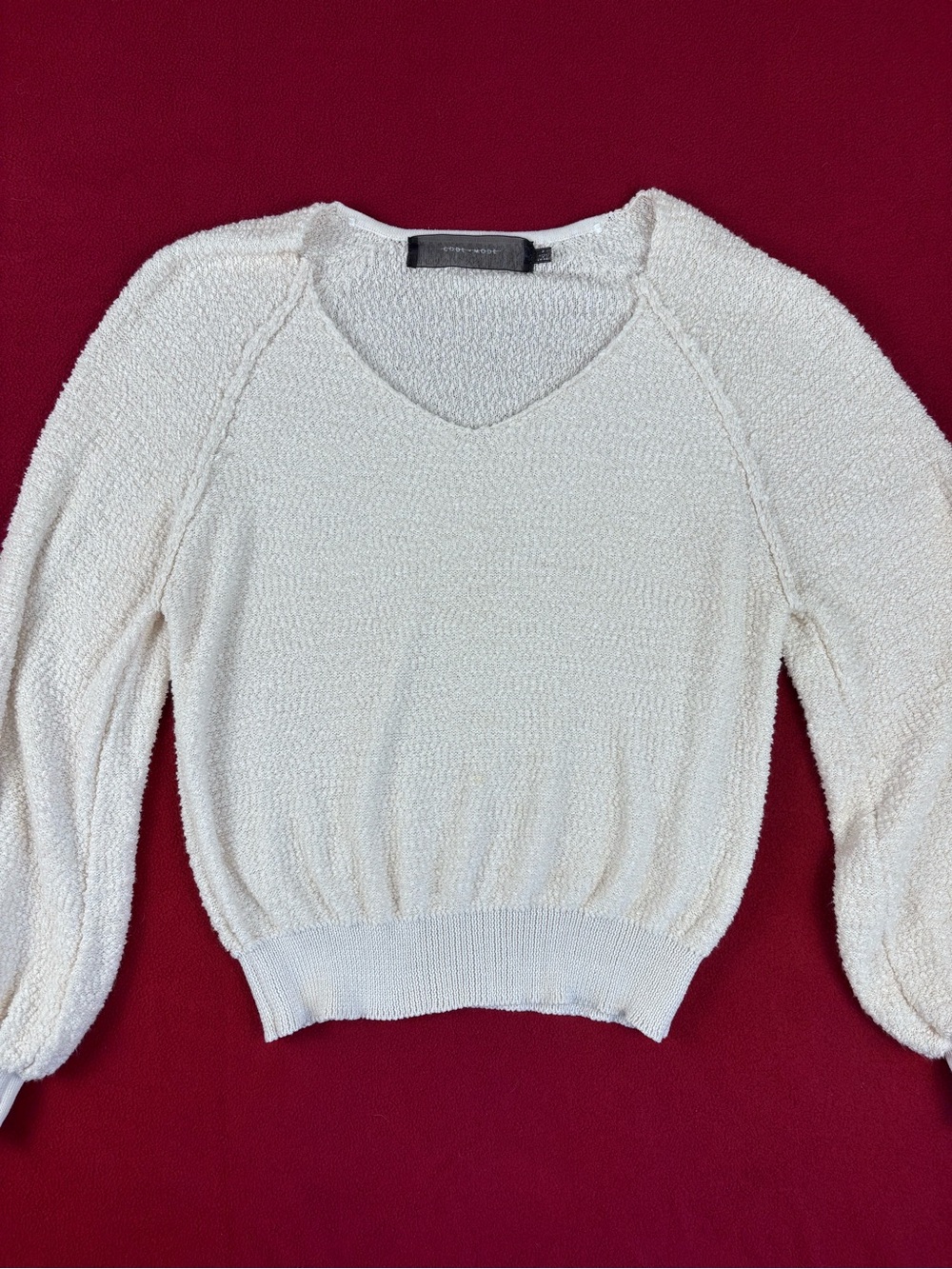 Code x Mode Cream V-Neck popcorn Sweater women’s medium